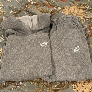 Nike Kids Heather Gray Hooded Sweatshirt & Sweatpants
